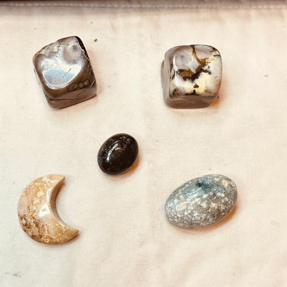 Mixed Lot of 5 Stones/Crystals Agate Cubes, Agate Crescent Moon & 2 Jaspers